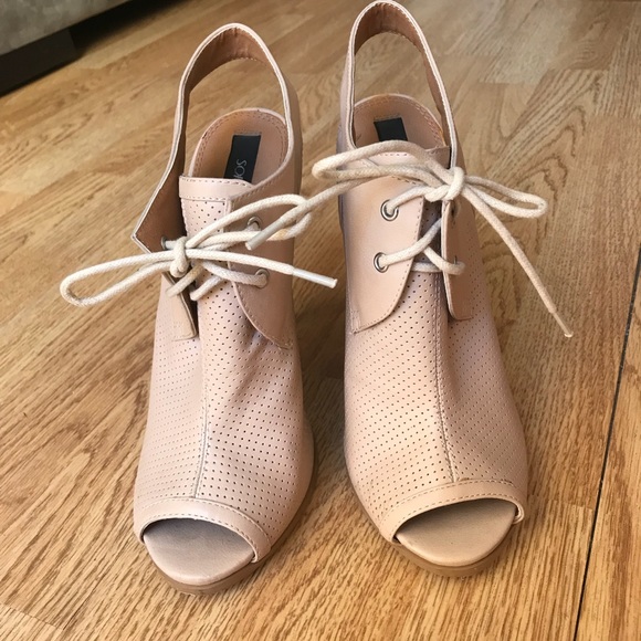 Sophia and Lee Nude High heels with laces - Picture 2 of 4